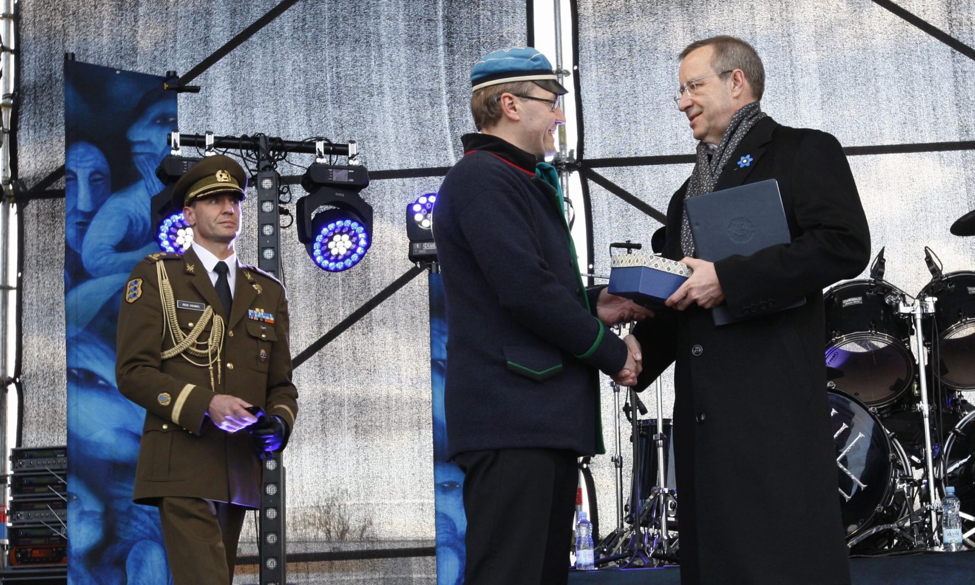 President Ilves annab ERMile üle Eesti Minutile laekunud 7617 fotot. Foto: Margus Ansu, Tartu Postimees