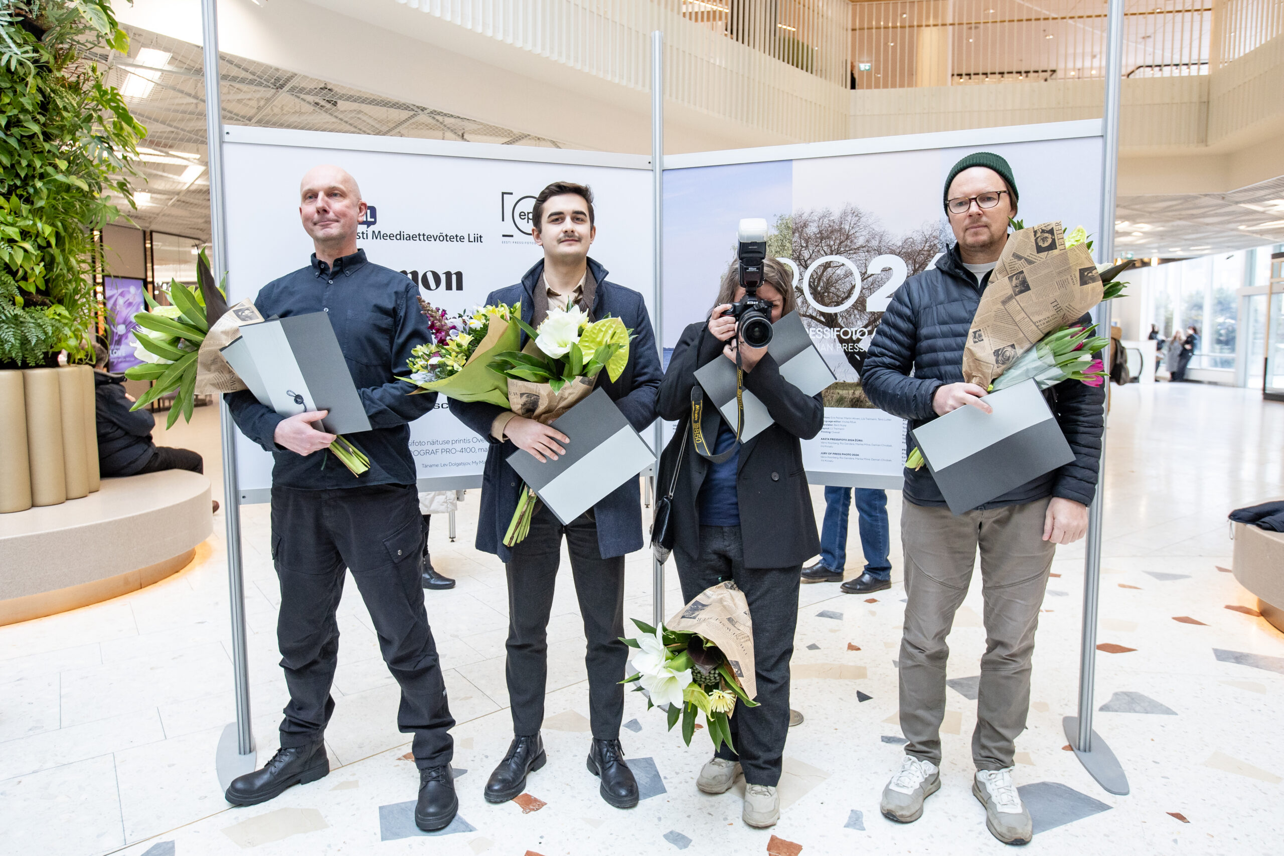 Eesti Pressifotograafide Liit (EPFL) koostöös Eesti Meediaettevõtete Liidu (EML) ning Canoni ja Overalliga avas täna, 20. veebruaril Tallinnas Viru Keskuses tra